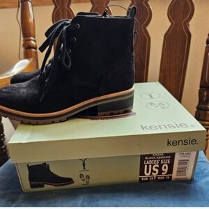 Kensie Ladies' Lace Up Boot nwt, size 9